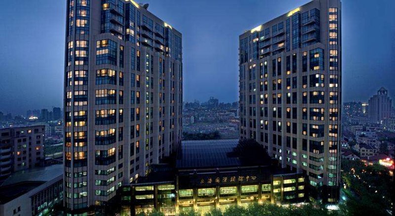 上海,这座充满现代气息的城市,拥有众多五星级酒店。今天,我们就来深度剖析几家位于上海市中心的五星级酒店,看看它们各自的优势与特色。